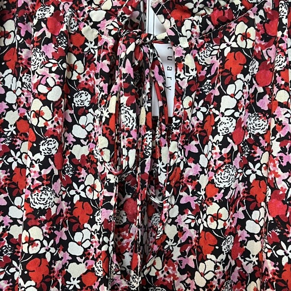 Sanctuary Flower Power Keyhole Tie Neck Top in Flower Bath Size‎ 2X Button Cuff - Picture 4 of 8